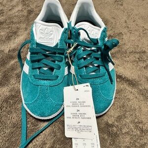 Adidas Galleze in Legacy Teal. Kids size US 11